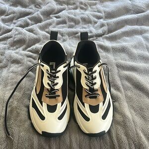 Brand new Steve Madden possession black/tan sneakers